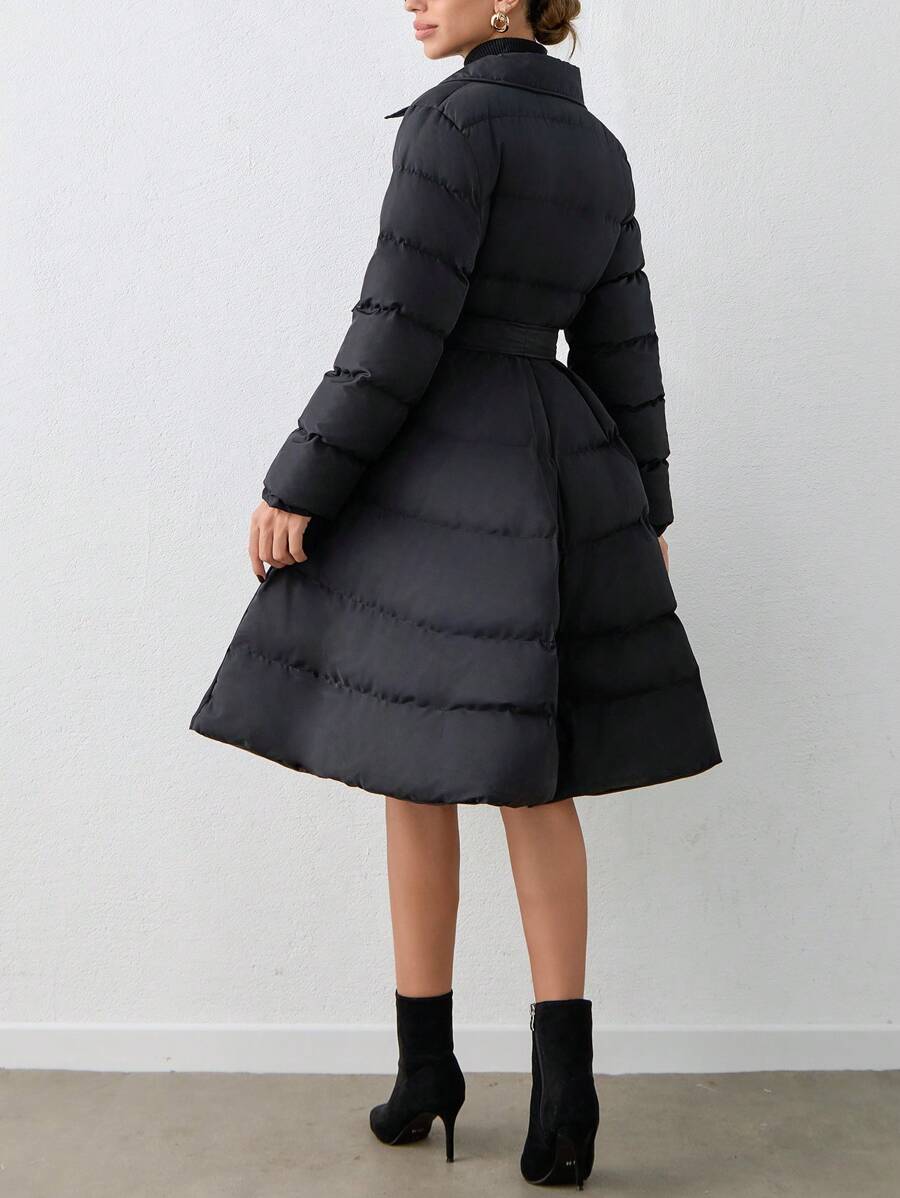 ISABEL | Pikowany płaszcz z paskiem i szerokim kołnierzem