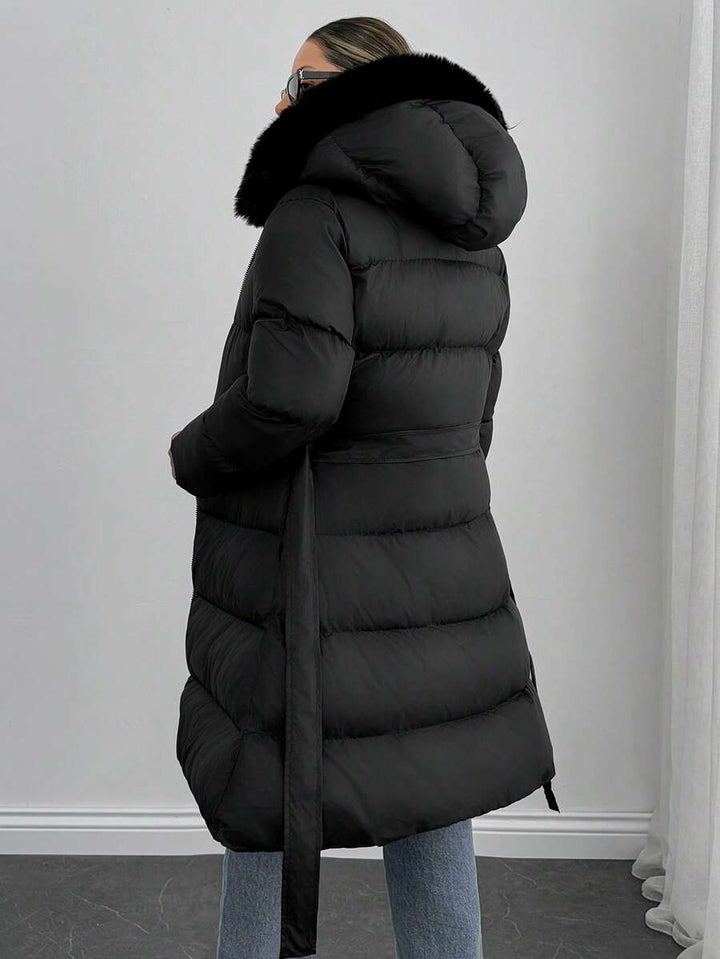 ISABEL | Pikowany płaszcz z paskiem i szerokim kołnierzem