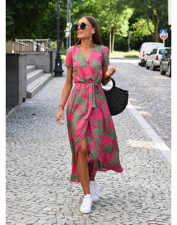 Julia - Elegancka sukienka z dekoltem w szpic