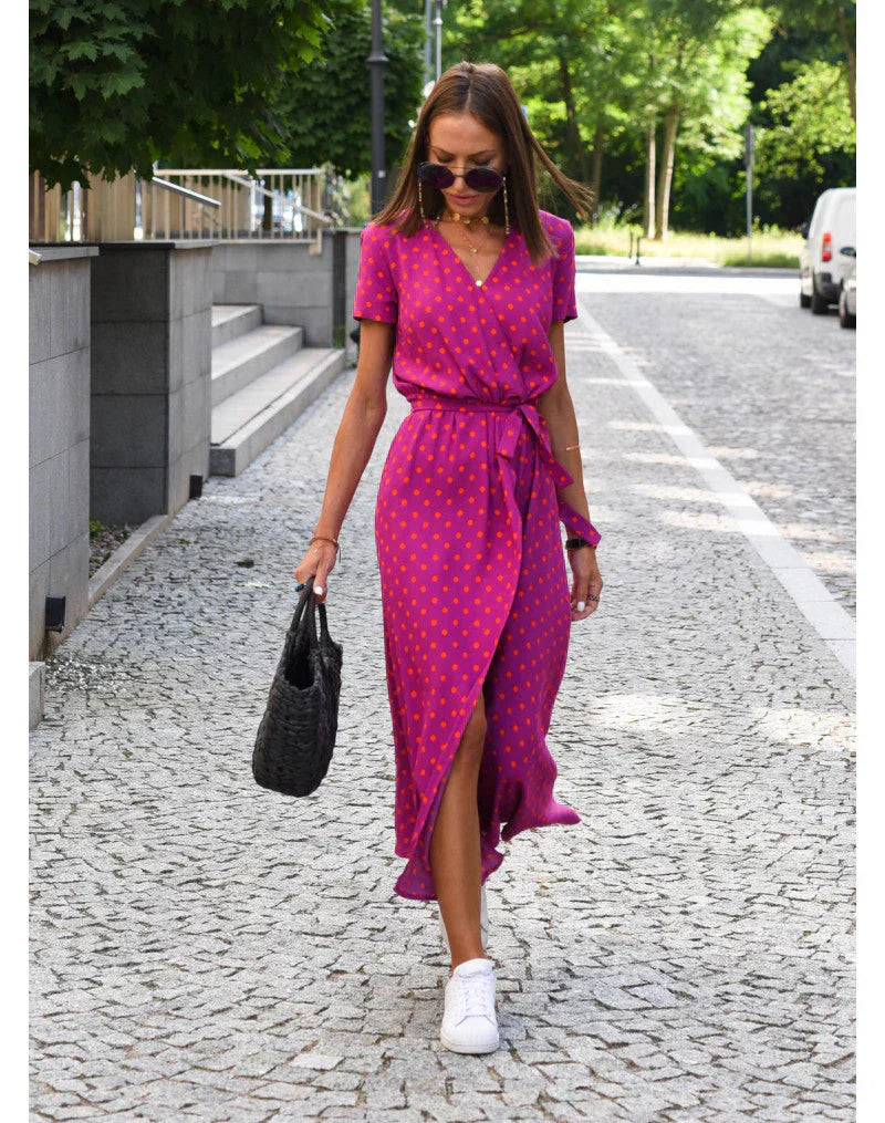 Julia - Elegancka sukienka z dekoltem w szpic