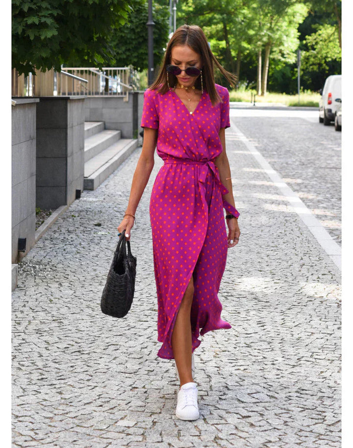 Julia - Elegancka sukienka z dekoltem w szpic