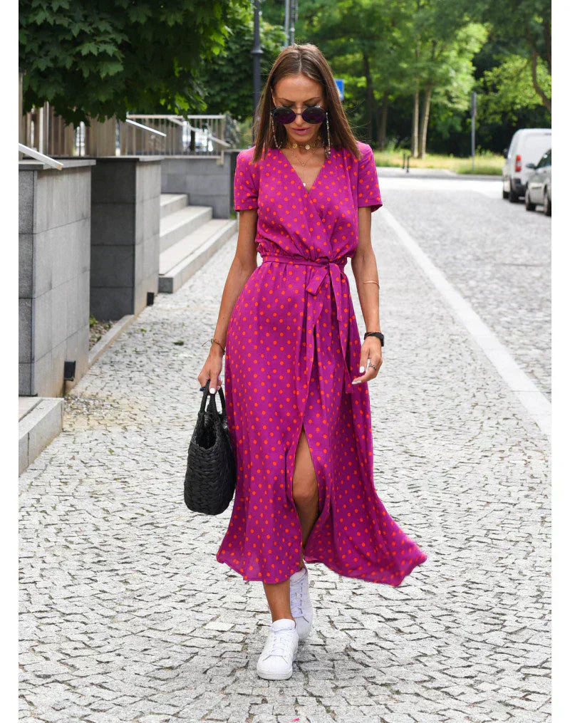 Julia - Elegancka sukienka z dekoltem w szpic