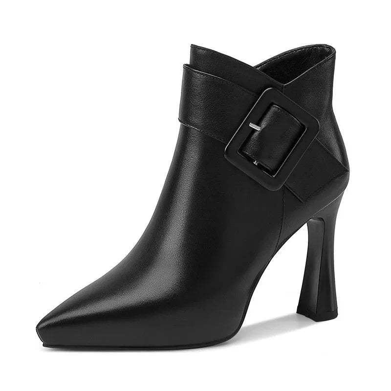 Briselle – Eleganckie botki z klamrą