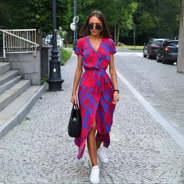 Julia - Elegancka sukienka z dekoltem w szpic