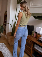 Evania – Elegancki top z falbanką i połyskiem