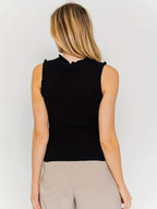 Evania – Elegancki top z falbanką i połyskiem