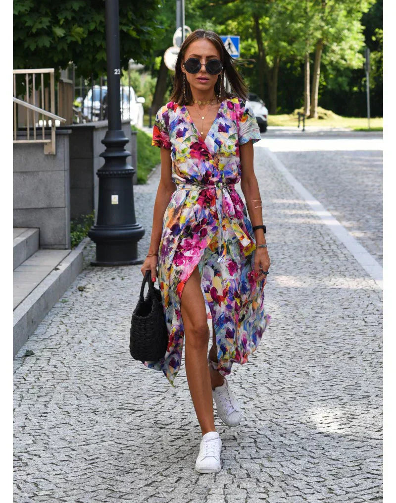 Julia - Elegancka sukienka z dekoltem w szpic
