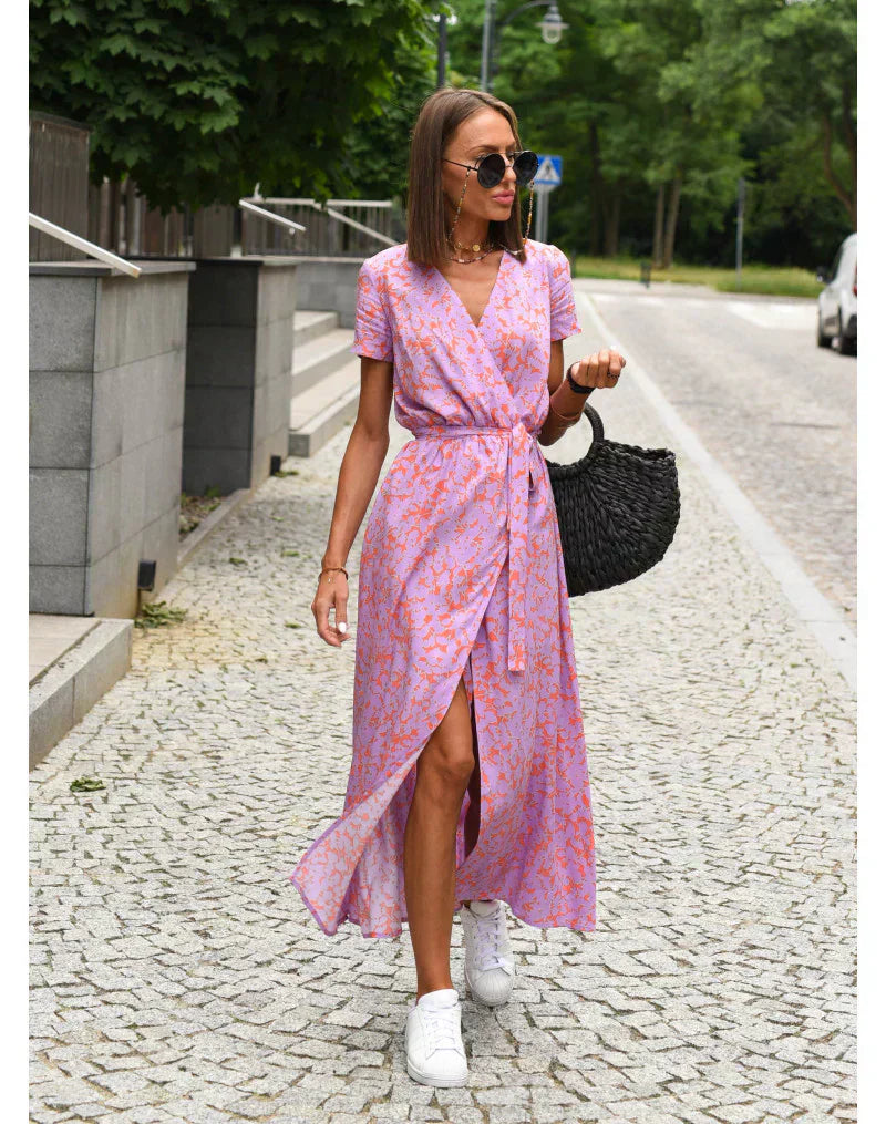 Julia - Elegancka sukienka z dekoltem w szpic